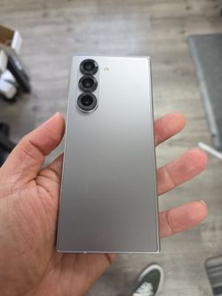 Samsung gold 6...255gb.  Tmobile And METRO Pcs