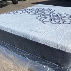 Cal King Bamboo Cool Gel Memory Foam!!