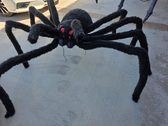 Giant bendable spider