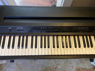 Yamaha YPP-200 88-Key Keyboard Piano With Stand. 