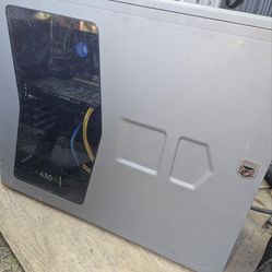 Digital storm gaming pc w Samsung monitor