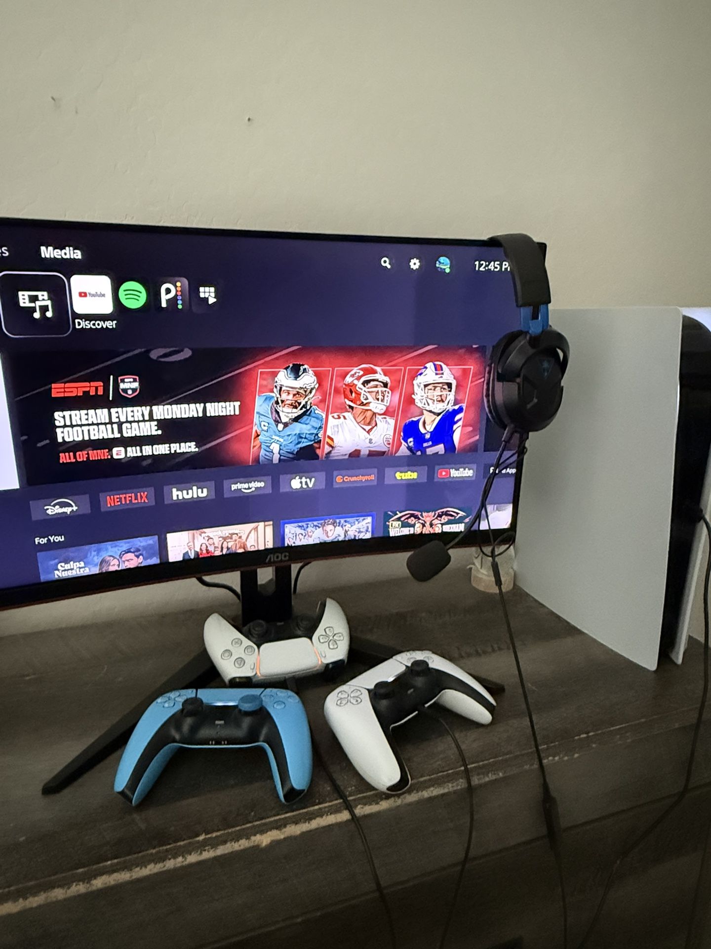 PS5 + 3 Controllers + Gaming Monitor