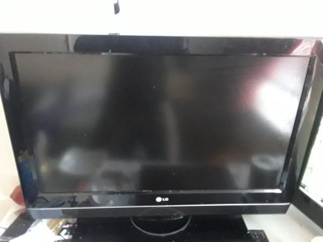 LG 43" Like New Led Hd flat screen