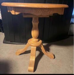 Oak pedestal table