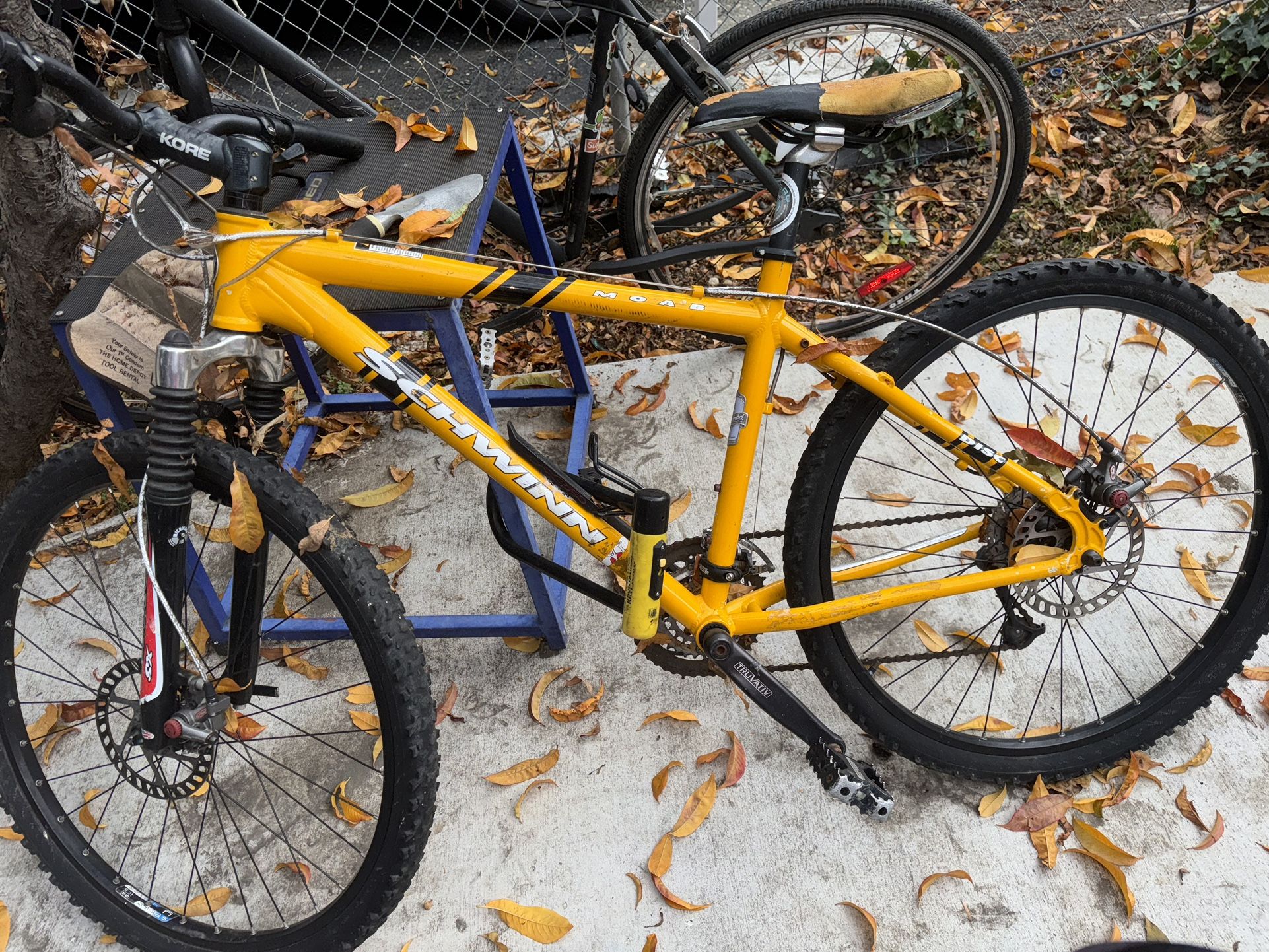 2001 Schwinn Moab 3 Aluminum Frame 19” Bicycle Yellow