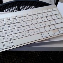 Apple Magic Keyboard (A1314) Wireless Bluetooth 