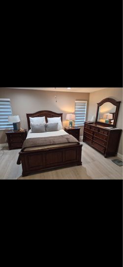Queen Bed Set