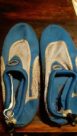 Unisex swim shoes, size 7