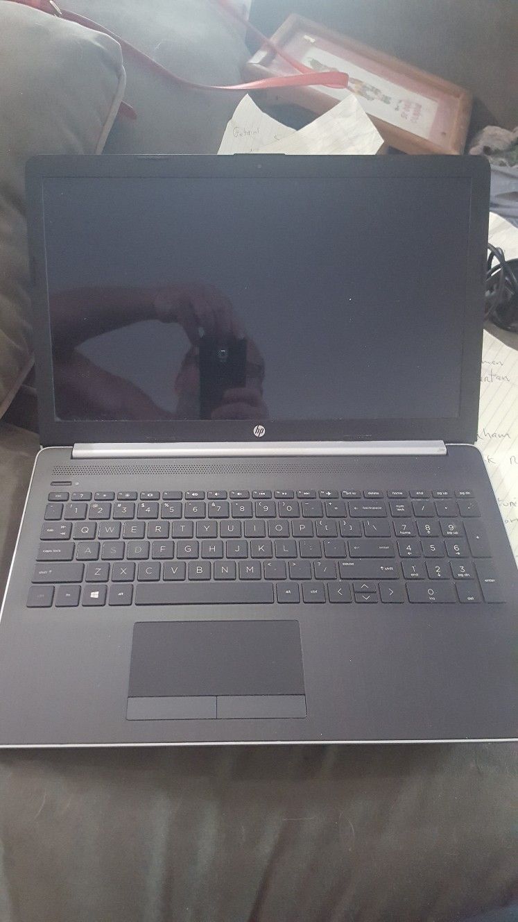 Hp 15-da0033wm Touch Screen Laptop (Needs Operating system)