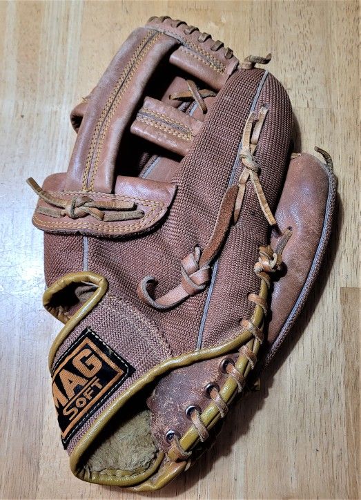 MAG Soft Baseball Glove (RHT