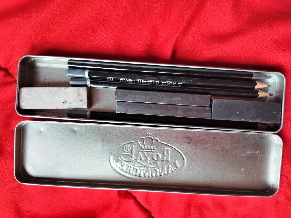 Sketching Art Pencils W/ Tin