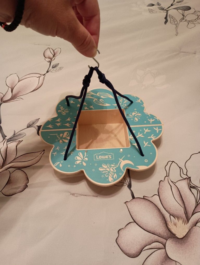 3/$10 🌟 Lowe's Blue Floral Hanging Bird Feeder