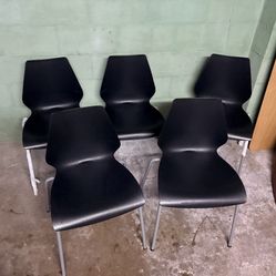 Set of 5 kitchen dining chairs, plastic with metal legs