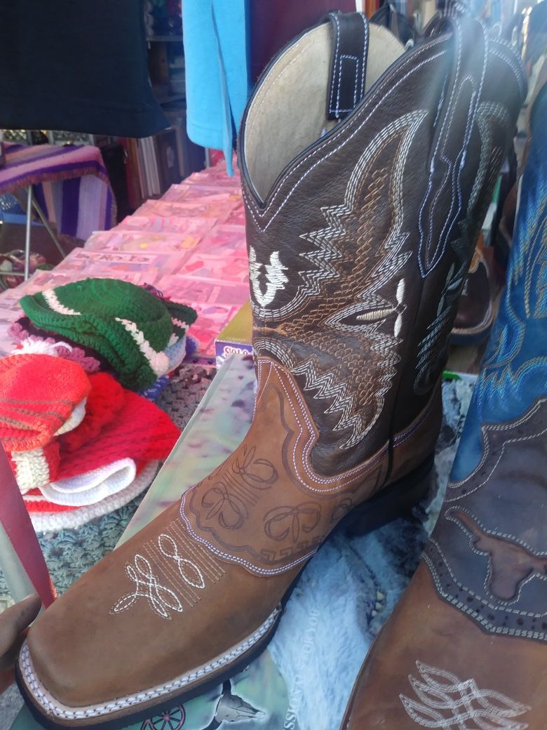 Botas cafe de piel 10 y 11 110$$$