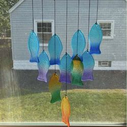 New GORGEOUS OMBRÉ GLASS FISH SUNCATCHER WIND CHIME