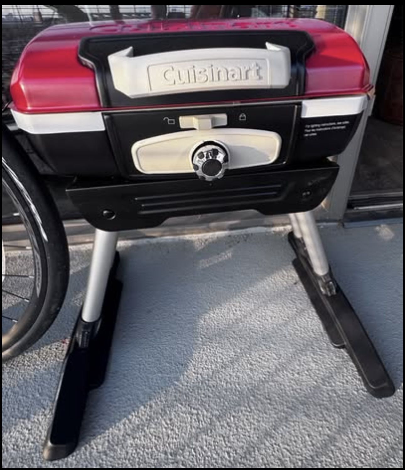 Cuisinart Petite Gourmet Portable Gas Grill with VersaStand™, Compact Tabletop BBQ, 150 Sq. In. Cook