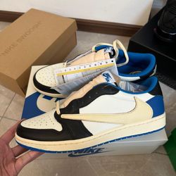 Size 9.5 Men Aj1 Travis Scott Jordan 1