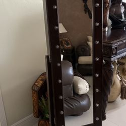 Espejo Con Luces Y Storage De Maquillaje Y Joyeria 