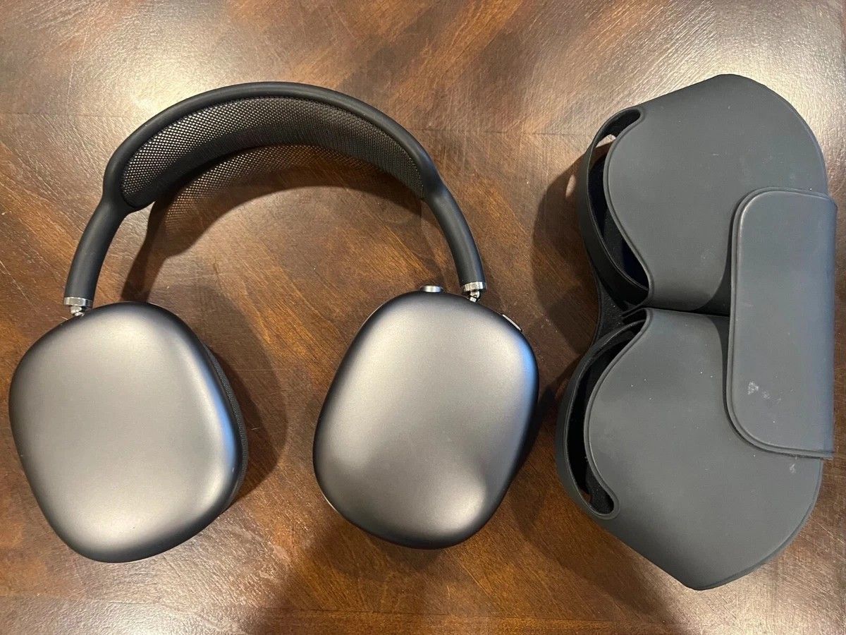 Apple AirPods Max Headphones - Space Gray w/ charging case