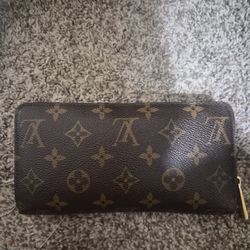 Authentic Louis Vuitton Zippy Wallet