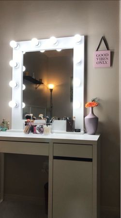 Vanity desk