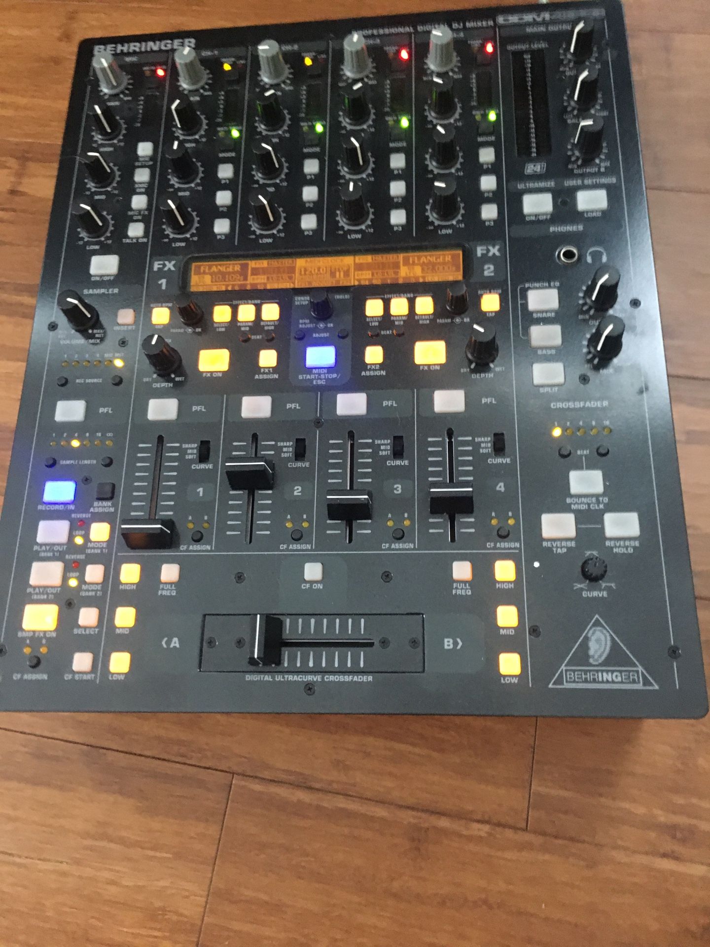 BERINGER Mixer
