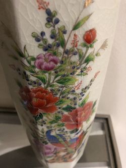 Nice vase lvory w design flow made in Japan