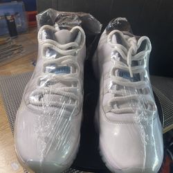 JORDAN 11 LOW LEGEND BLUE