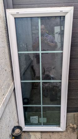 Fixed Window 2’ x 5’ – White Frame with Grid – $15