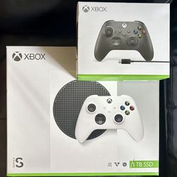 **BRAND NEW**  XBOX SERIES S 1TB CONSOLE  + TWO CONTROLLERS