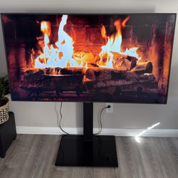 65" Samsung 4K UHD Smart TV Bundle (w/ Stand & 4K Chromecast)