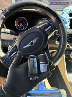 Car keys/ auto keys/ llaves de carro
