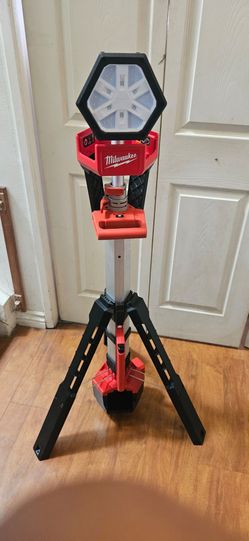 Milwaukee M18 Rocket LED Tower Light