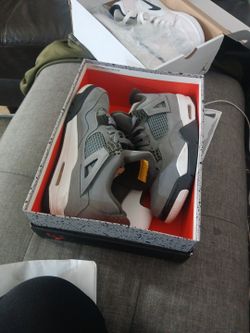 Jordan 4