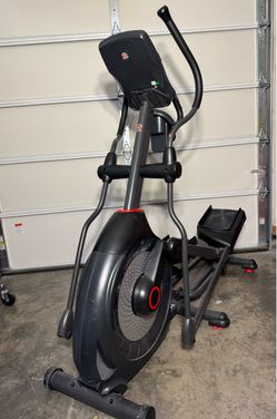 Schwinn 470 Elliptical – Motorized Incline, 25 Levels – Excellent Condition