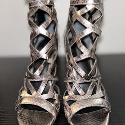  GUESS ERIEL2 DRESS SANDALS PEWTER IN SILVER SIZE 6M.