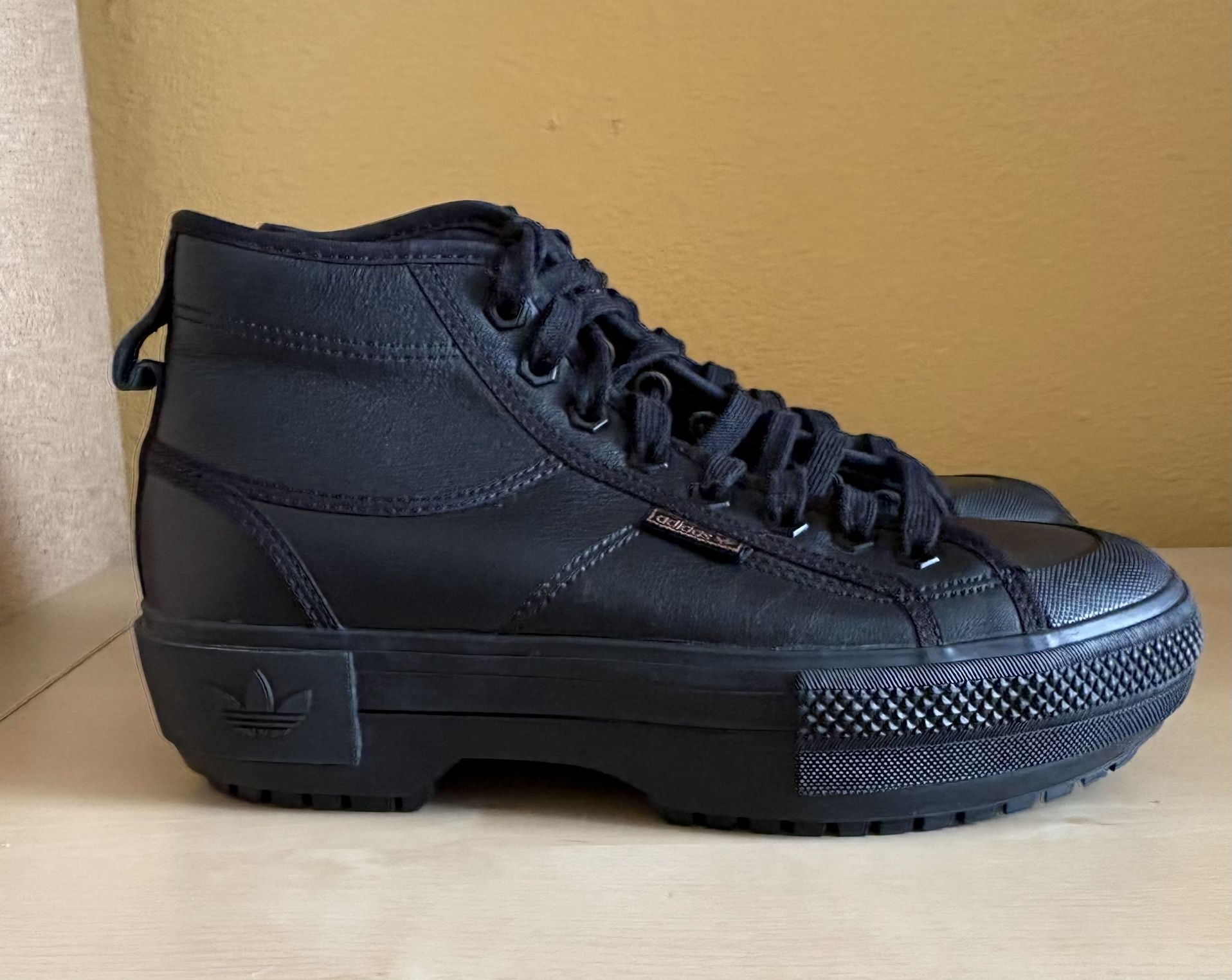 Adidas Female/Male Tennis Shoes. Size 7 1/2 2 Pairs Black / Gray