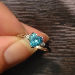 Gorgeous Sterling Silver Created Topaz Ring Size 7