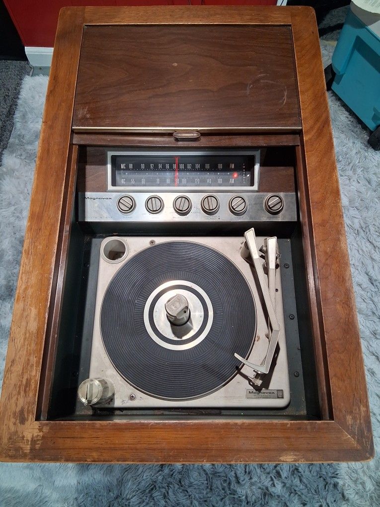 Vintage Magnavox Console Stereo With Record Player Works