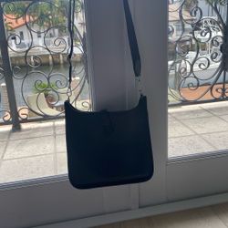 BLACK  EVELYN CROSSBODY BAG