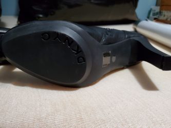 DKNY Women's Leather Boot, Size 9