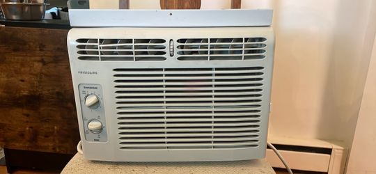 Widow ac with vents
