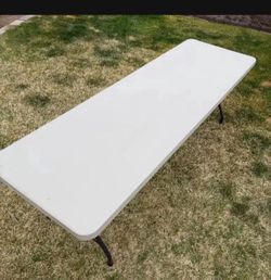 8’ plastic folding table