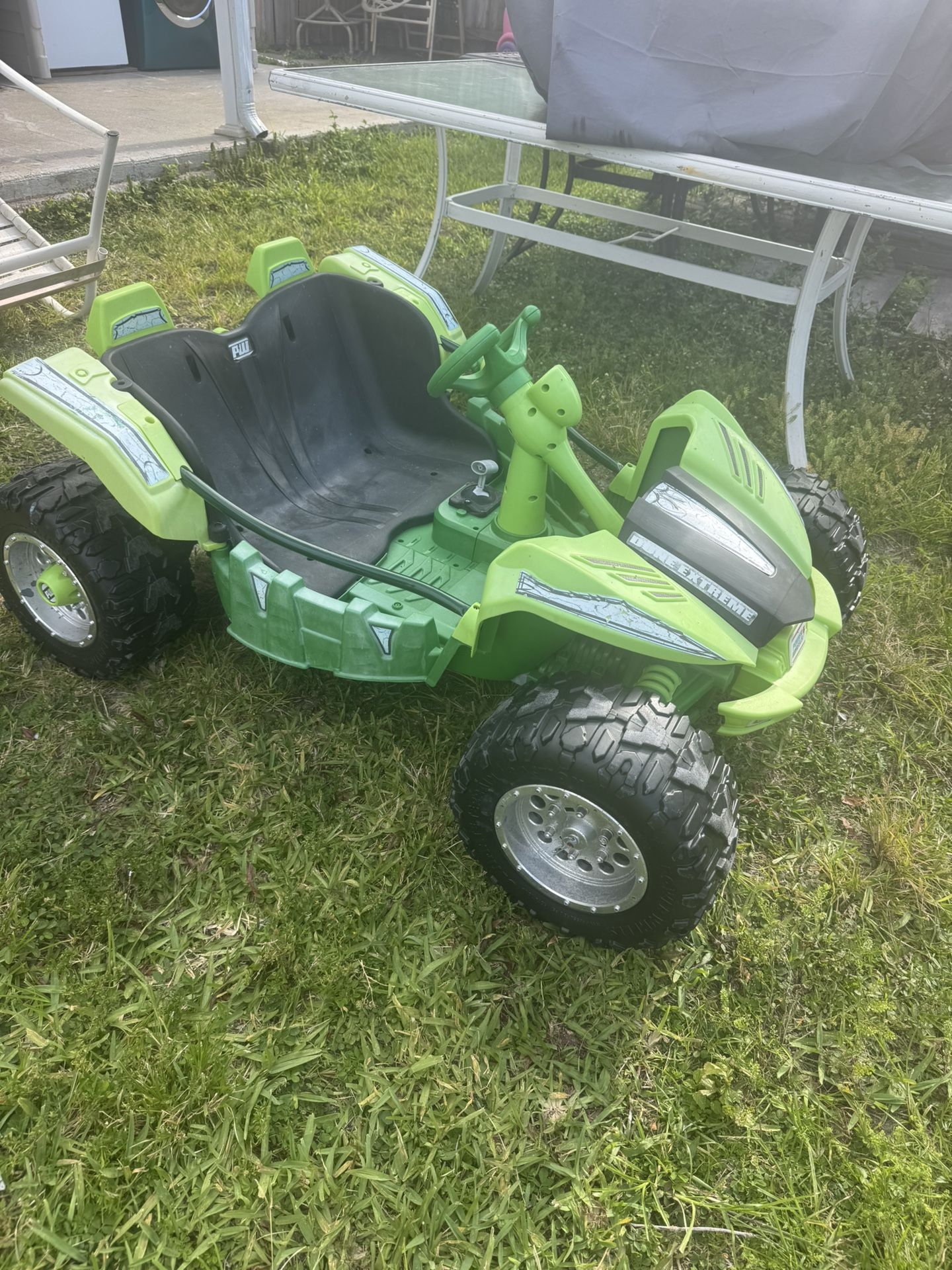 Carrito De Niños Tiene Bateria Qué Funciona Solo Le Falta El Cargador