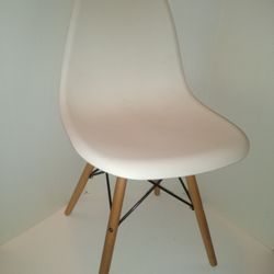 White shell chair