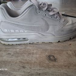 Nike Air Max Size 11 – Light Grey – Gently Used