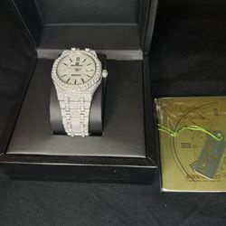 Moissanite Bussdown Watch 