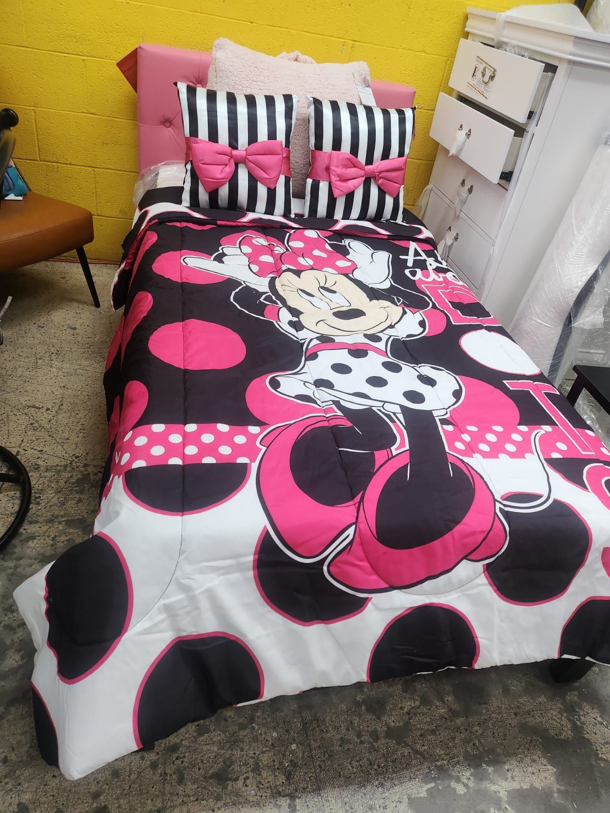 Elegant Twin Bed Set