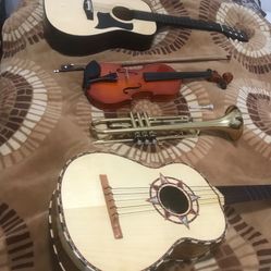 1 Guitar 1 Vihuela 1 Violin 1 Trumpet
