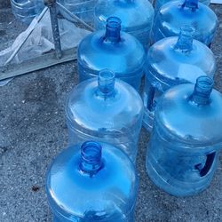 13 water 💧 gallons..no caps!!